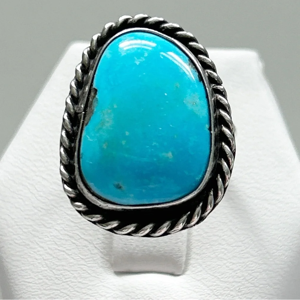 Vintage Southwestern Turquoise Sterling Silver Ring - Picture 3 of 11